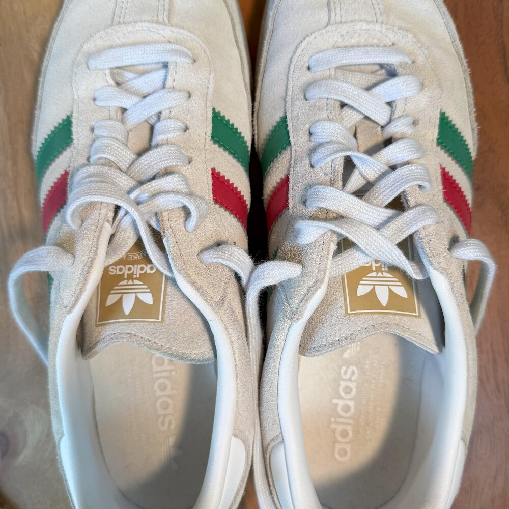 ADIDAS SAMBA WHITE SUEDE W/ RED AND GREEN STRIPES, SIZE 9